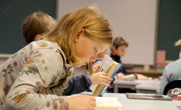 Elev som leser