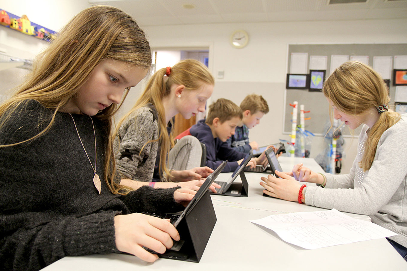 Elever på nettbrett