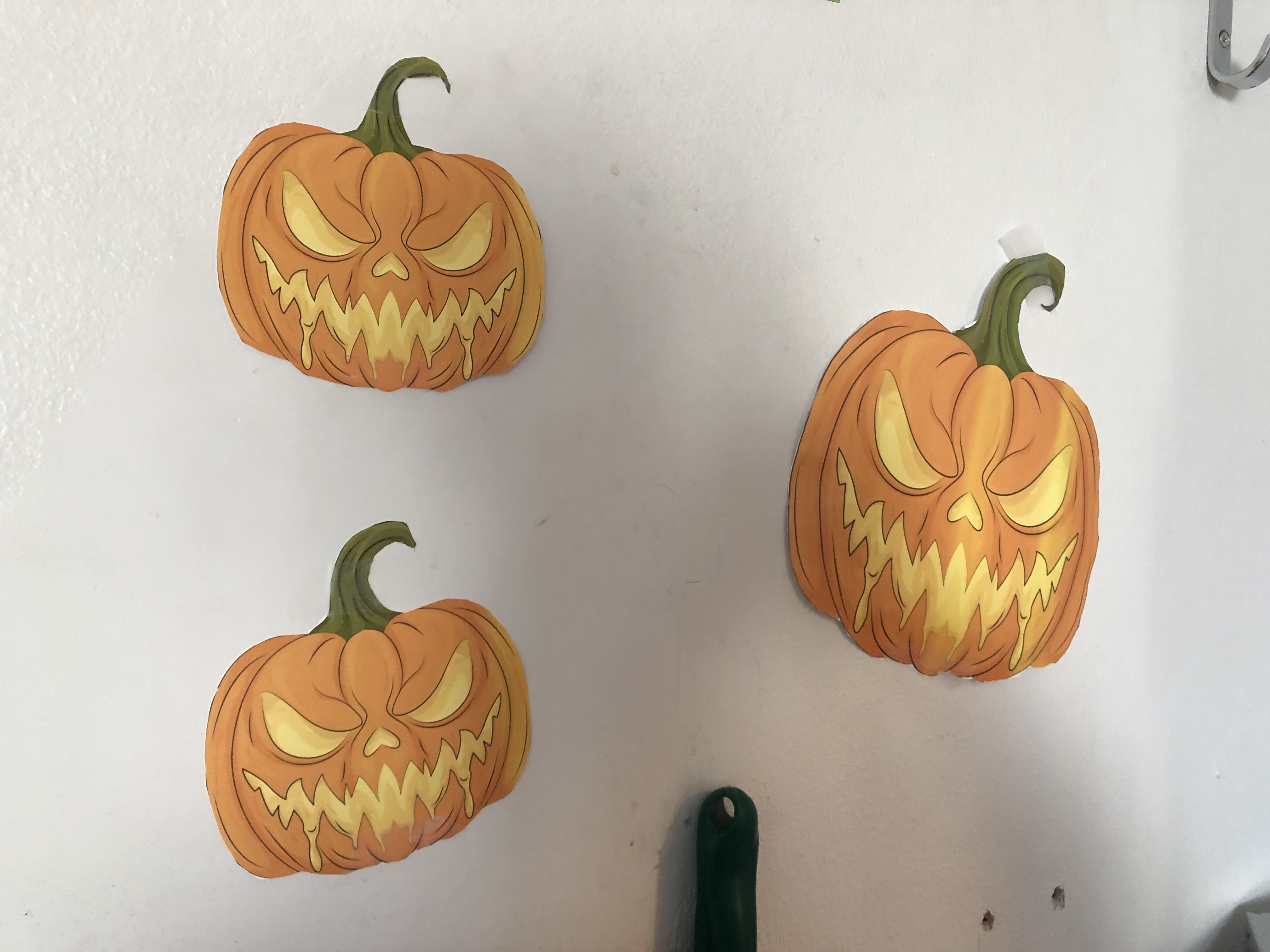 et par utskårne gresskar