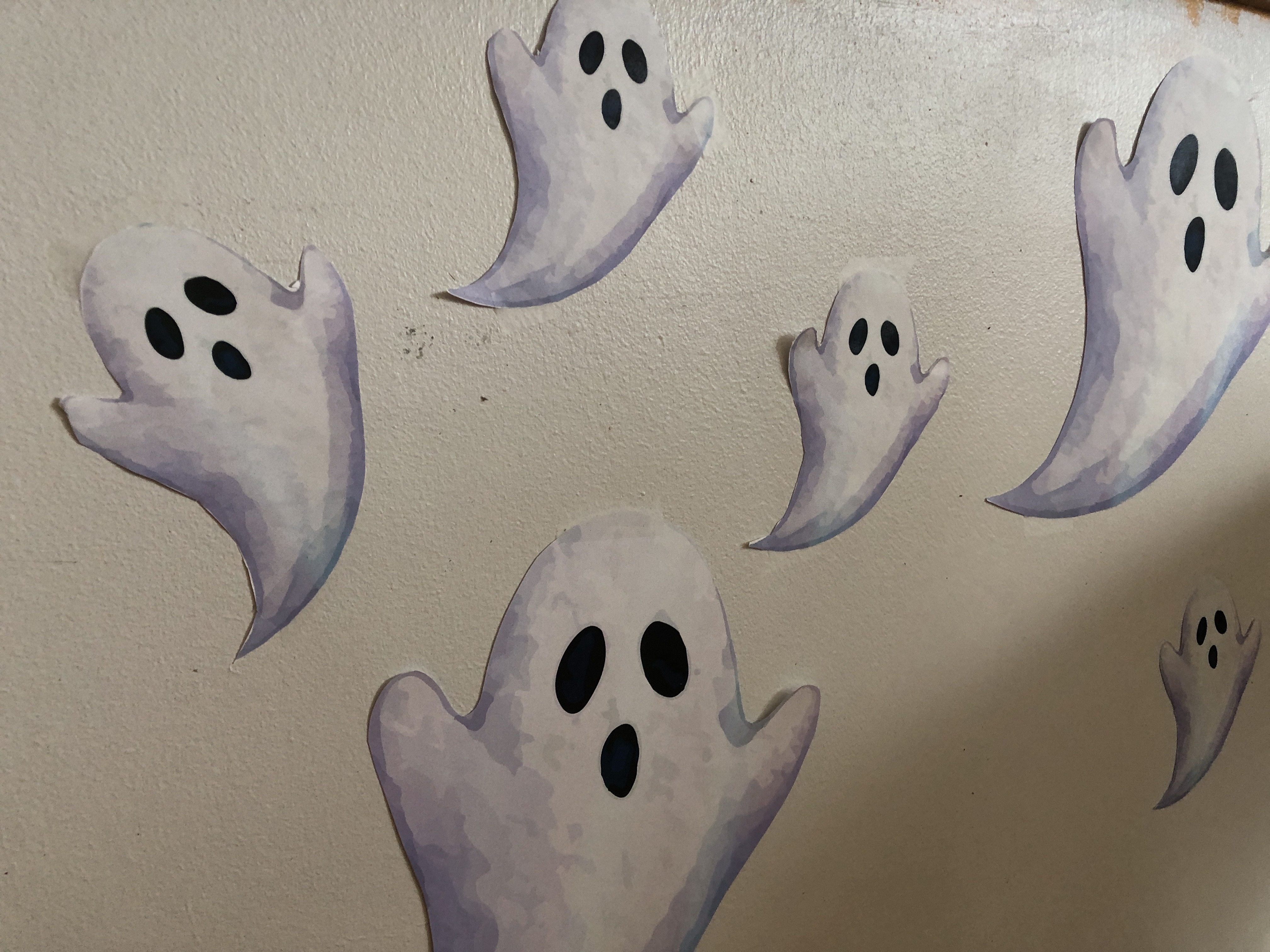 En gruppe hvite og svarte terninger