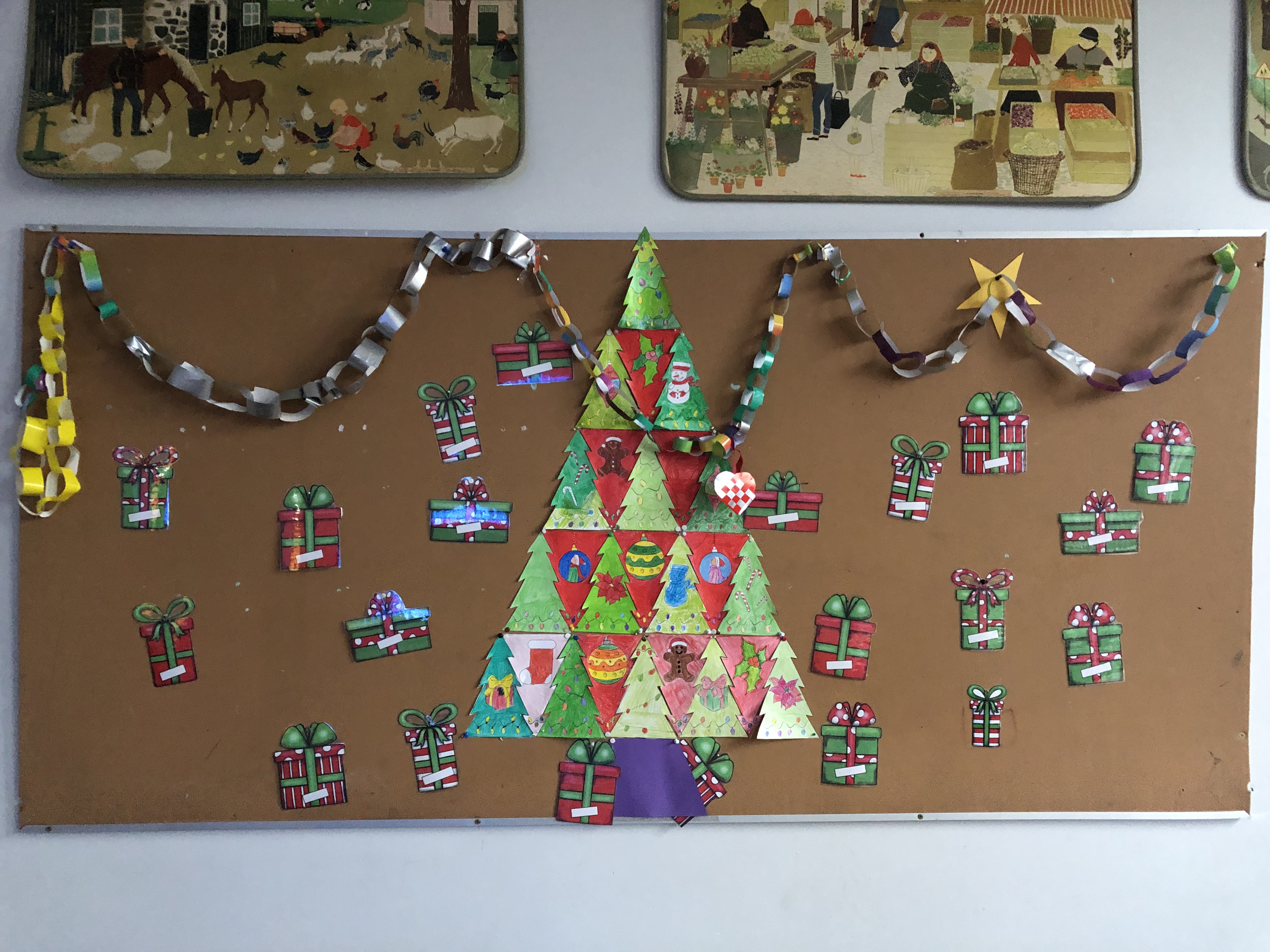 Et juletre med gaver