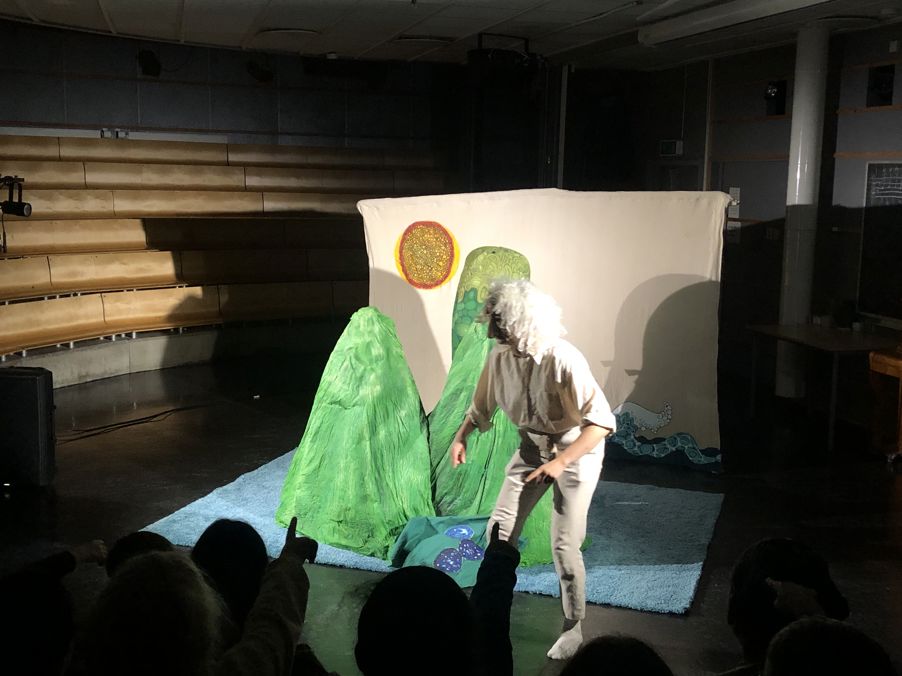 en person og en person som danser
